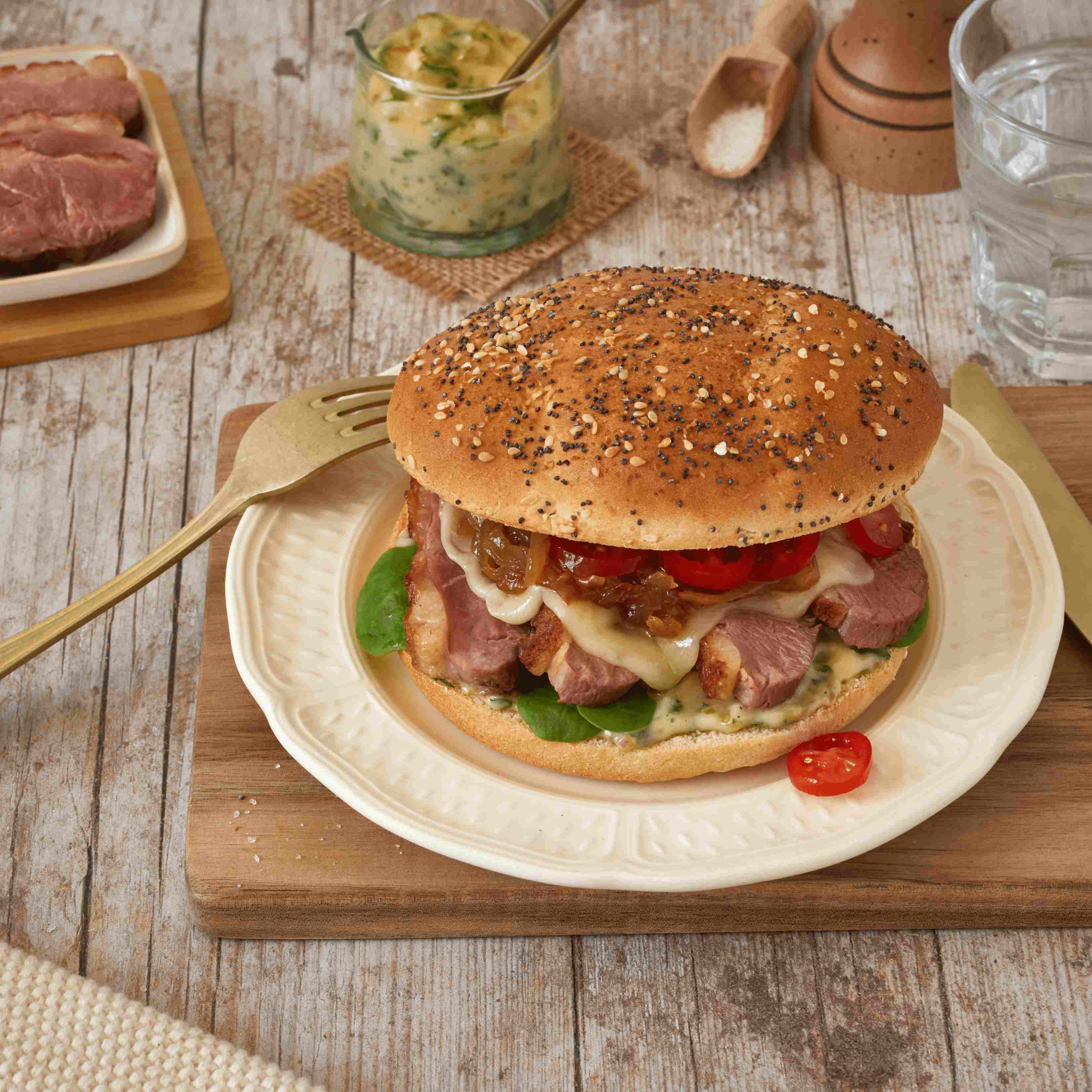 Burger au magret de canard et Comté à la sauce gribiche