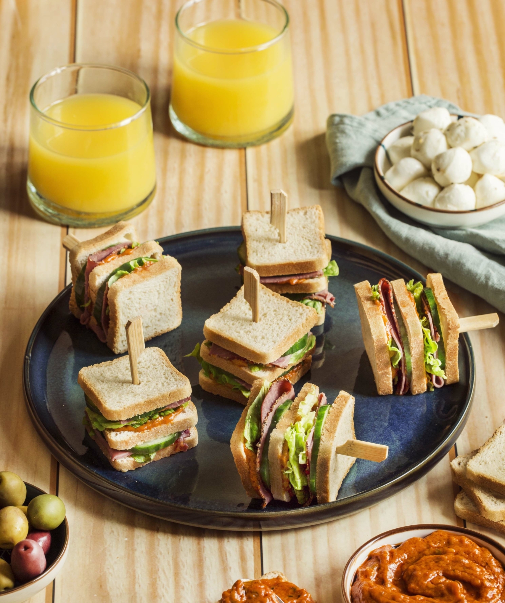 Mini club sandwichs au pastrami et pesto rosso Pains Jacquet