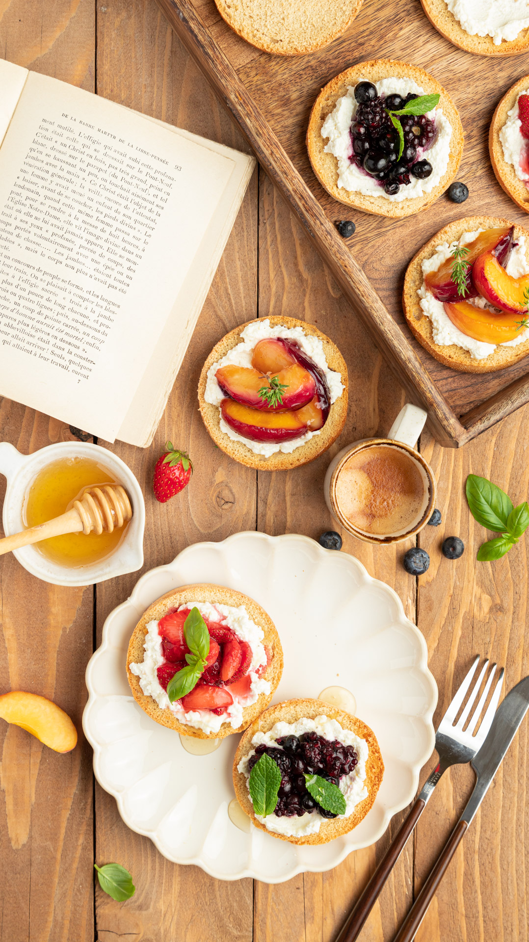 Muffins, ricotta et fruits rôtis au miel
