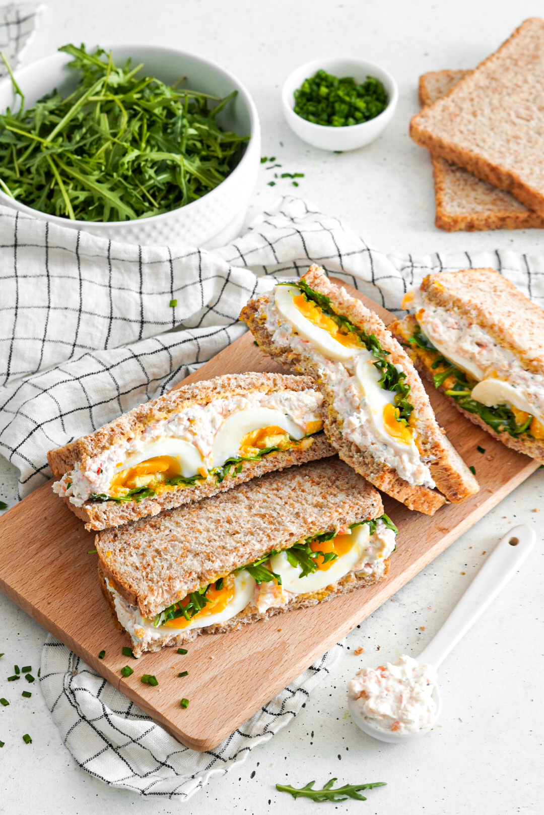 Sandwich fromage fouetté ail et fines herbes