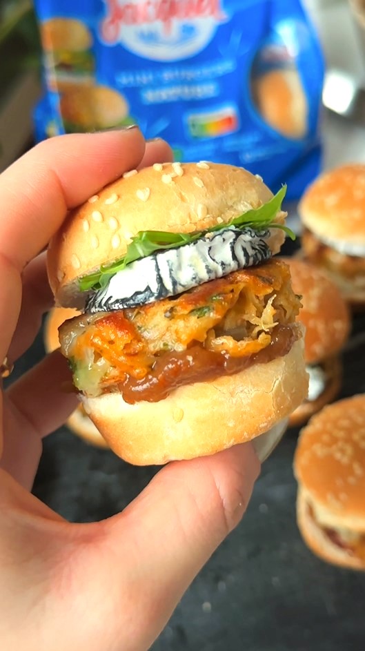 Mini burgers röstis, fromage de chèvre et confiture de figue