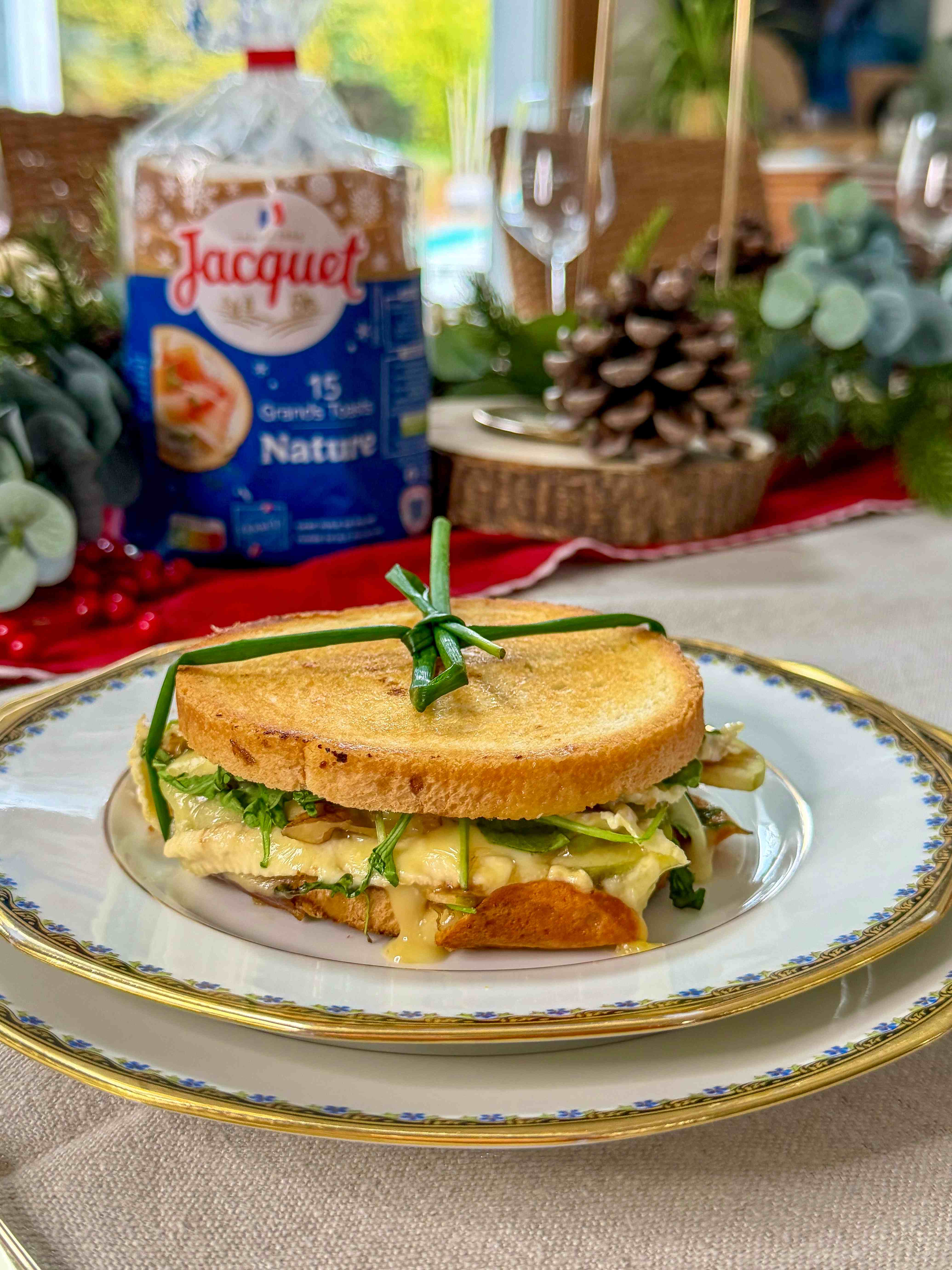 Entrée festive fromage fondu et pomme façon cadeau
