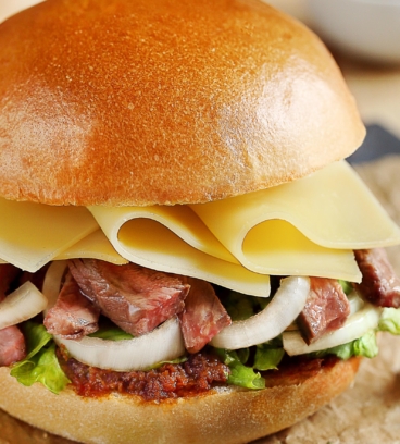 Burger à l&rsquo;émincé de bœuf et comté