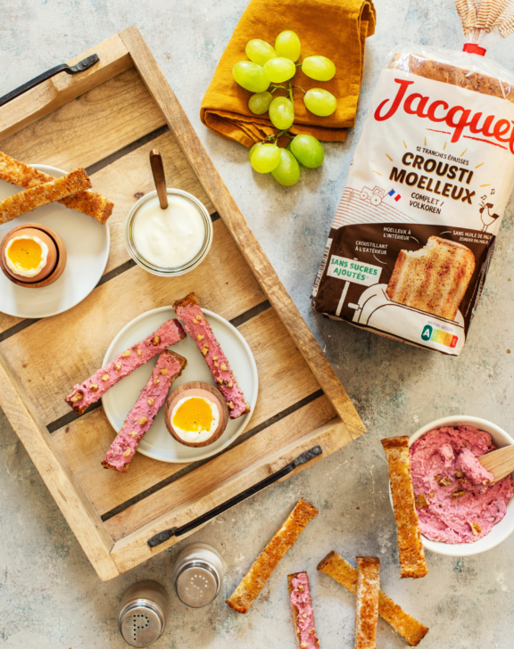 Mouillettes de tartinade à la betterave et au chèvre
