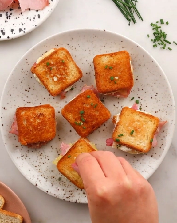 Mini-grilled-cheese