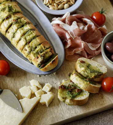 Baguette apéritive au basilic et tomates séchées