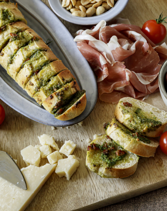 Baguette apéritive au basilic et tomates séchées