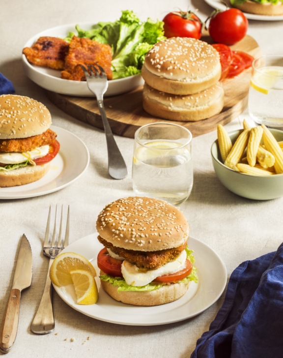 Hamburgers de dinde panée et mozzarella marinée