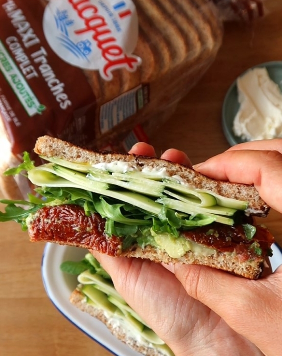 Sandwich courgette, tomates séchées &#038; avocat