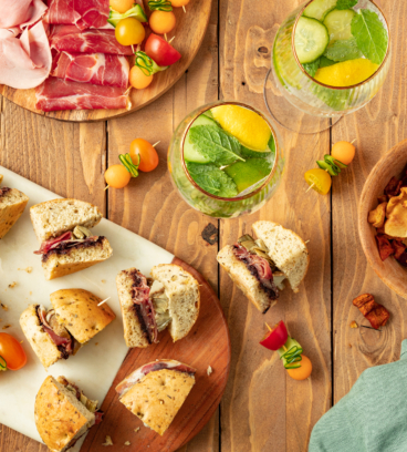 Apéritif tapenade, jambon sec et artichauts