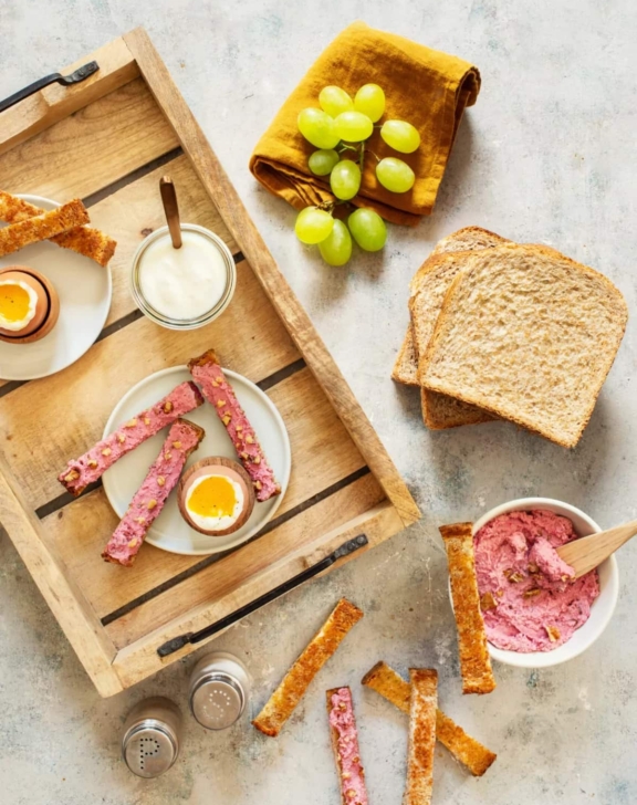 Mouillettes de tartinade à la betterave et au chèvre