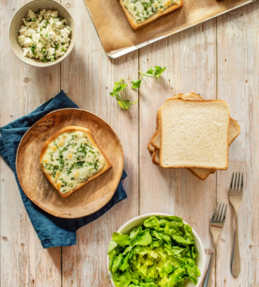 Tartines de mozzarella, ail et persil