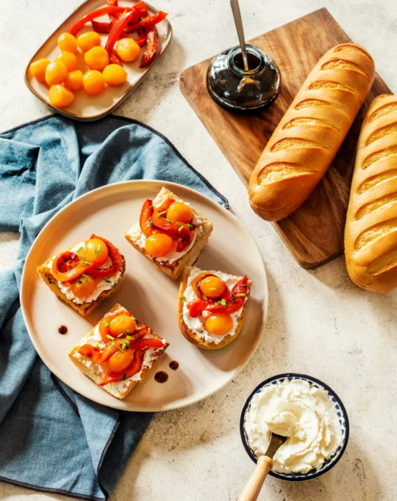 Crostini de chèvre frais, poivron et melon
