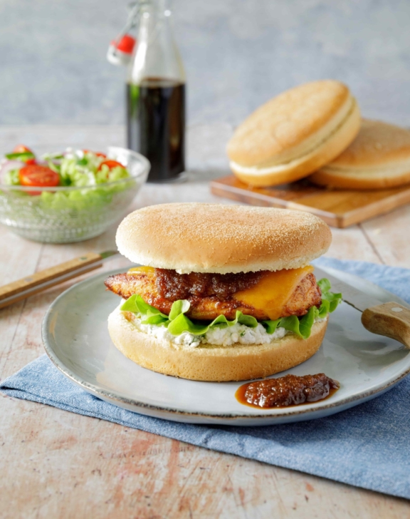 Burger au poulet et à la sauce barbecue