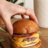 Smash Burger sauce mayonnaise épicée, roquette et coppa grillée