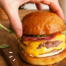 Smash Burger sauce mayonnaise épicée, roquette et coppa grillée