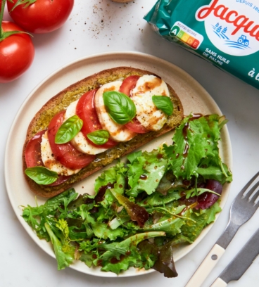 Tartine caprese au pesto