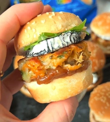 Mini burgers röstis, fromage de chèvre et confiture de figue