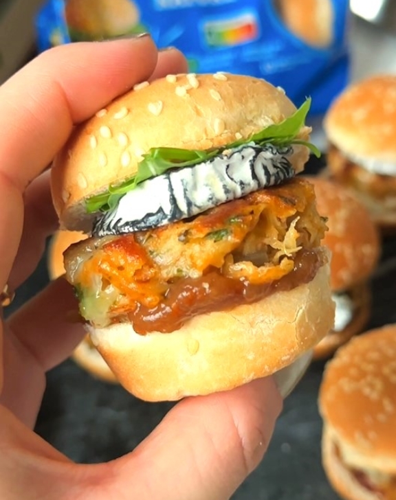 Mini burgers röstis, fromage de chèvre et confiture de figue