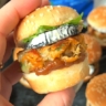 Mini burgers röstis, fromage de chèvre et confiture de figue