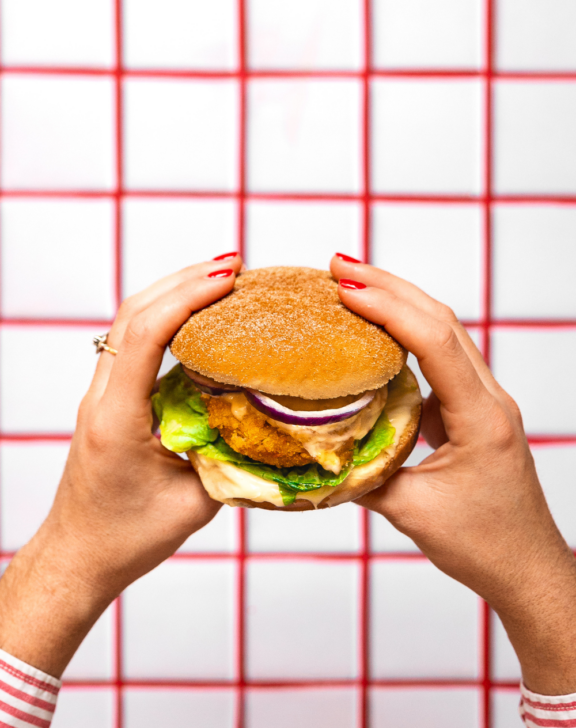 Burger au poulet pané