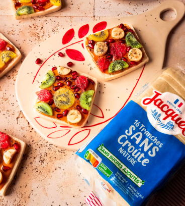 Tartine sans croûte beurre de cacahuètes &amp; fruits