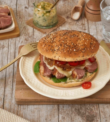 Burger au magret de canard et Comté à la sauce gribiche