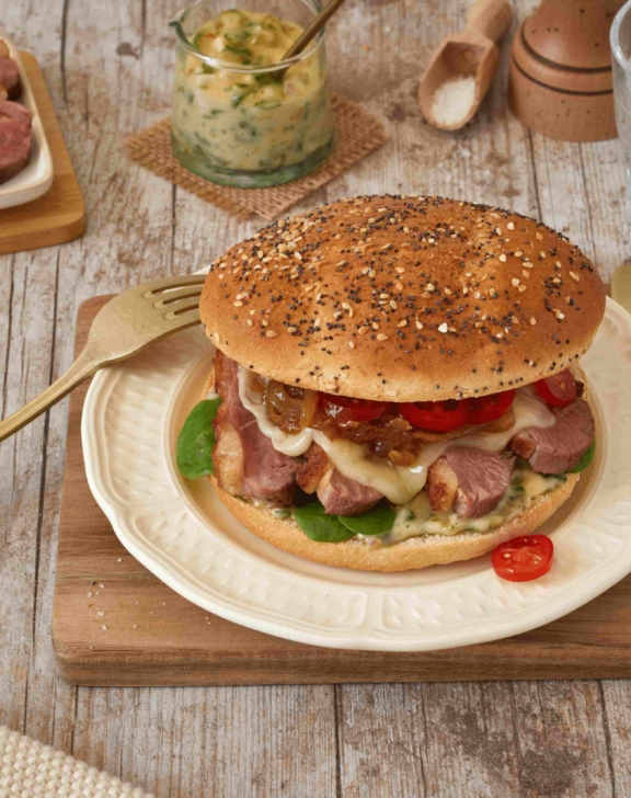 Burger au magret de canard et Comté à la sauce gribiche