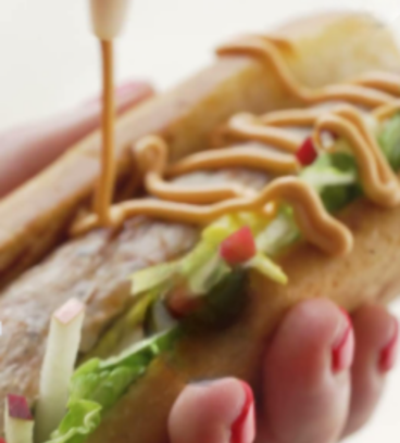 Hot dog revisité : saucisse de Toulouse et pomme croquante
