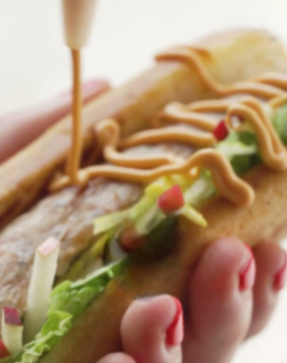 Hot dog revisité : saucisse de Toulouse et pomme croquante