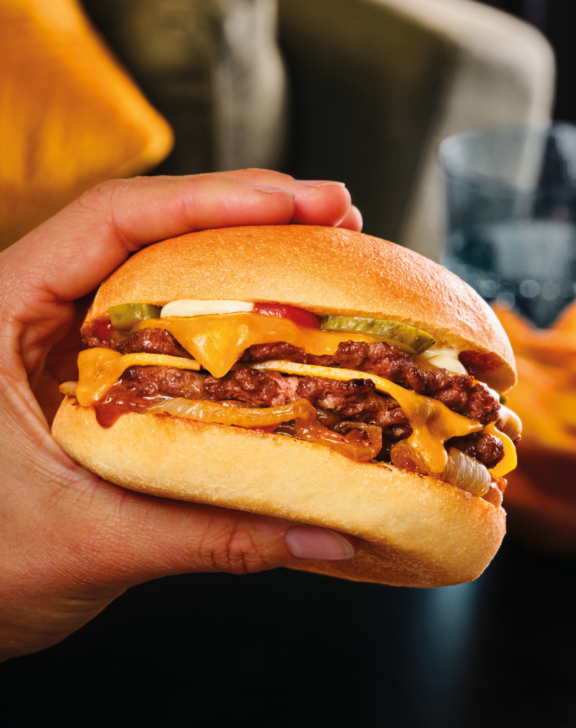 Cheeseburger aux oignons caramélisés