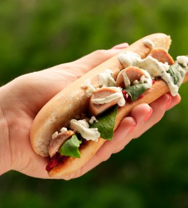 Hot Dog tomates séchées, feta et basilic