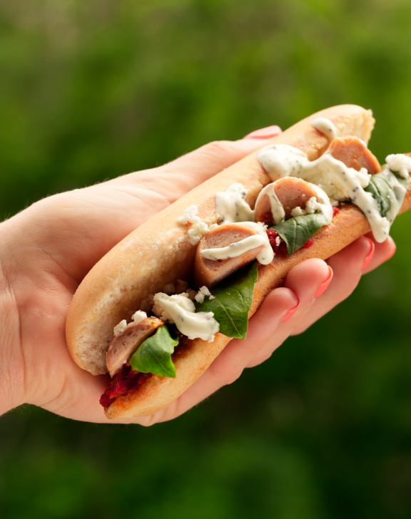 Hot Dog tomates séchées, feta et basilic