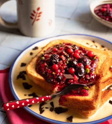 Recette du pain perdu gourmand aux fruits rouges, cr&egrave;me anglaise &amp; chocolat