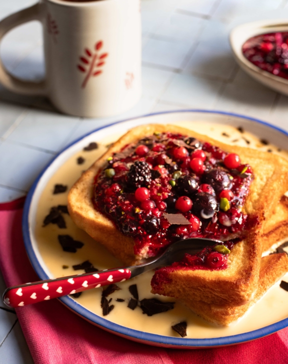 Recette du pain perdu gourmand aux fruits rouges, cr&egrave;me anglaise &amp; chocolat