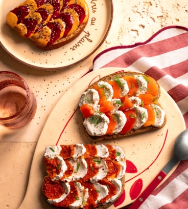 Tartines &Eacute;cailles : sal&eacute;e au saumon fum&eacute; ou pesto rosso et sucr&eacute;e au beurre de cacahu&egrave;tes