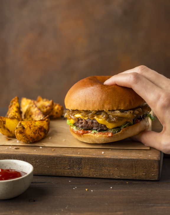 Burger steak, cheddar et oignons confits