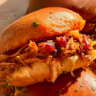 Burger BBQ au poulet, cheddar, bacon et mozzarella