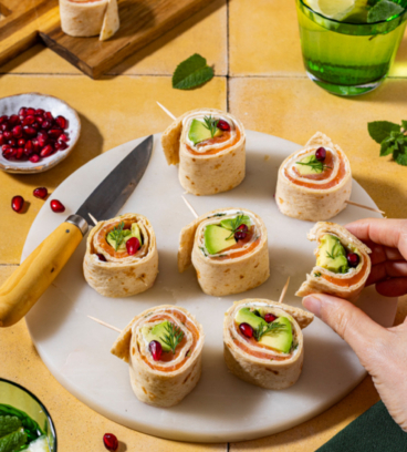 Wraps ap&eacute;ro au saumon, avocat et grenade