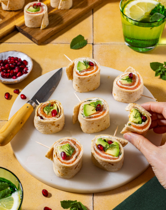 Wraps ap&eacute;ro au saumon, avocat et grenade